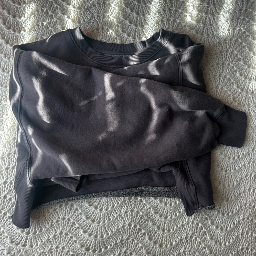 • comfortable cropped crewneck